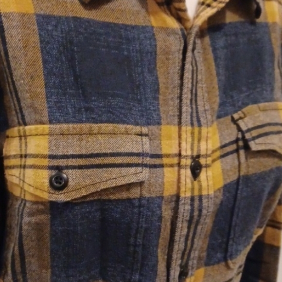4/$40 Green Plaid Botton-Down Shirt - Size Small - Picture 2 of 6